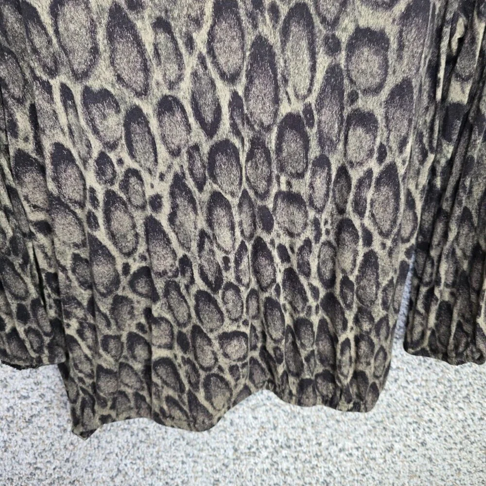 Michael Kors Top Womens Medium Green Animal Print Keyhole Neck‎ Semi Sheer Tee